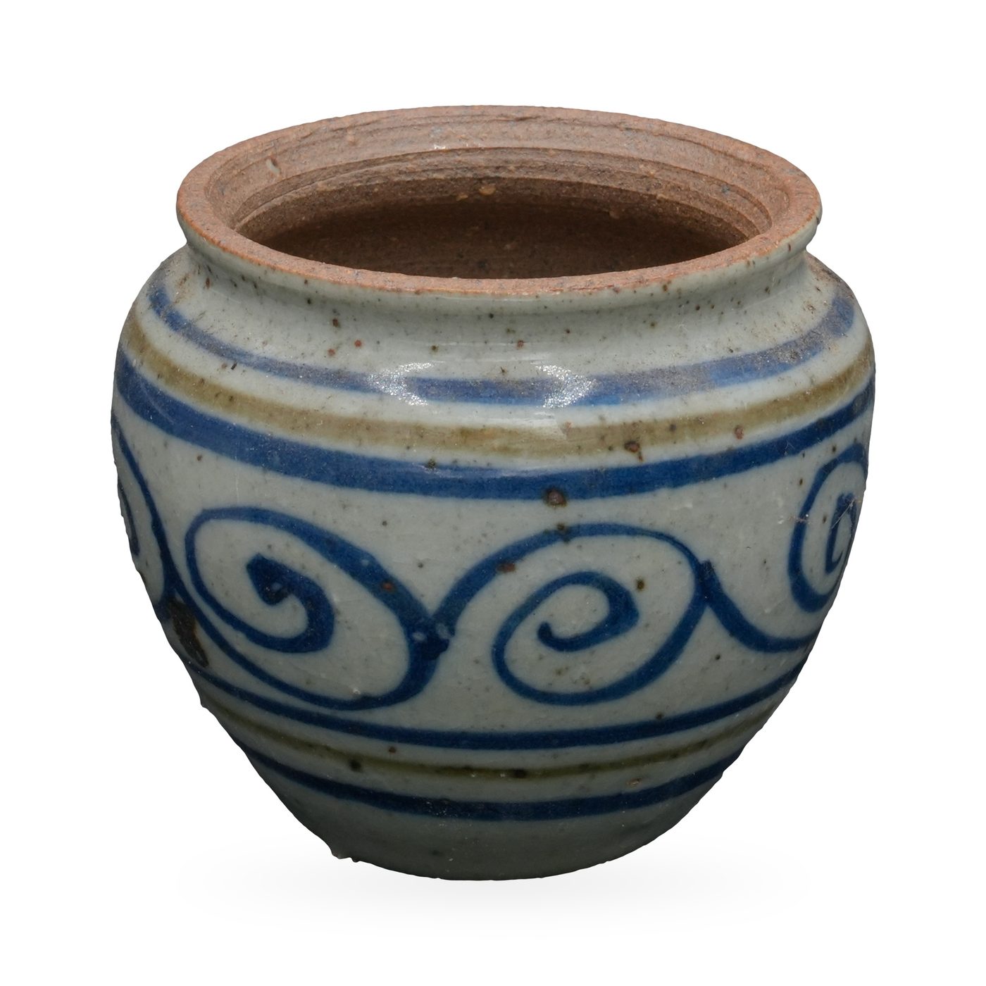 Rounded grey-white pot with a cobalt-blue scroll pattern, blue and olive stripes and brown clay rim – view 2