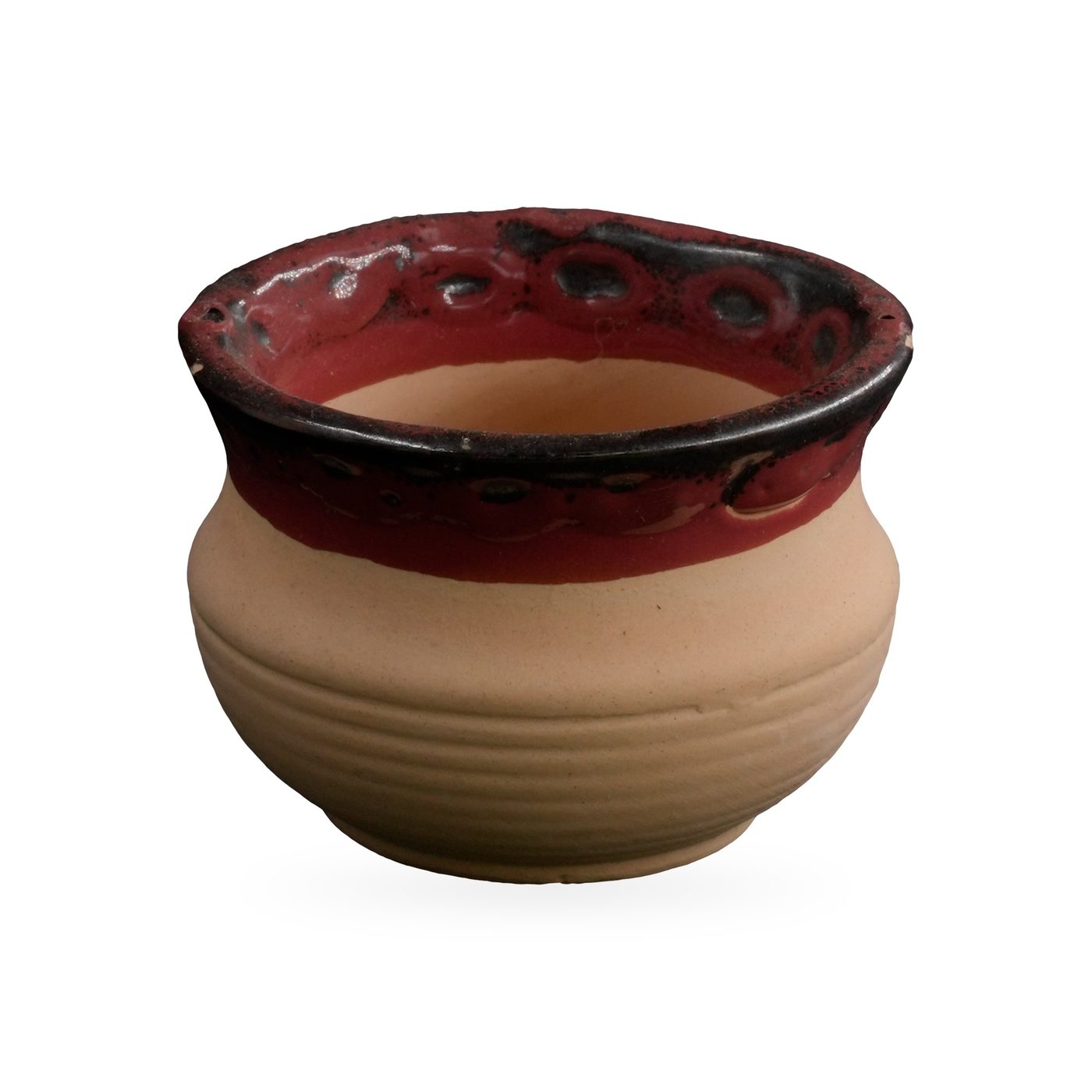 Small sand-coloured ribbed clay bowl pot with a glossy red and black glazed rim – view 2