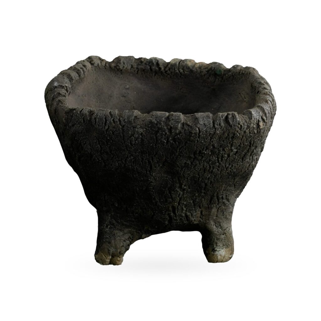 Charcoal rock-texture footed pot with a soft rounded-square rim, 11.5×8.5cm