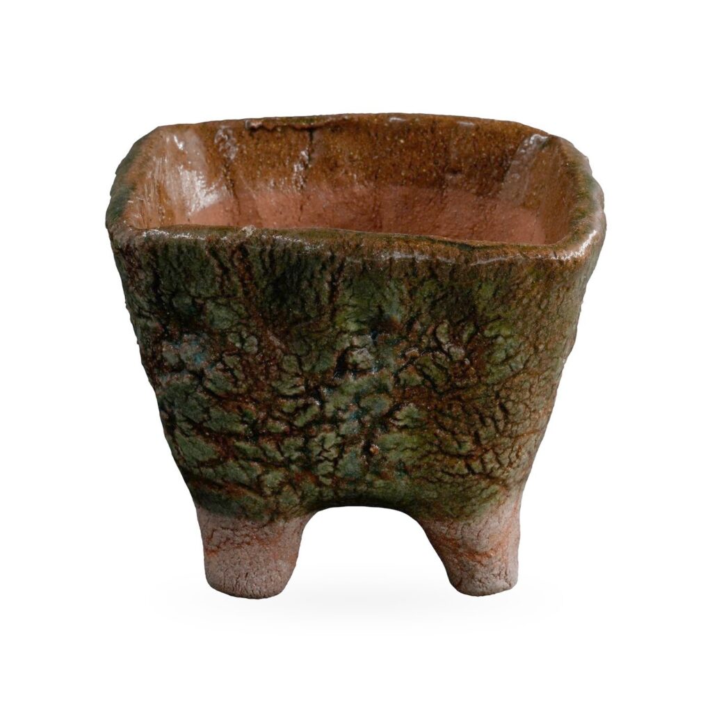 Square green crackle-glaze pot on unglazed terracotta feet, 11×8.5cm