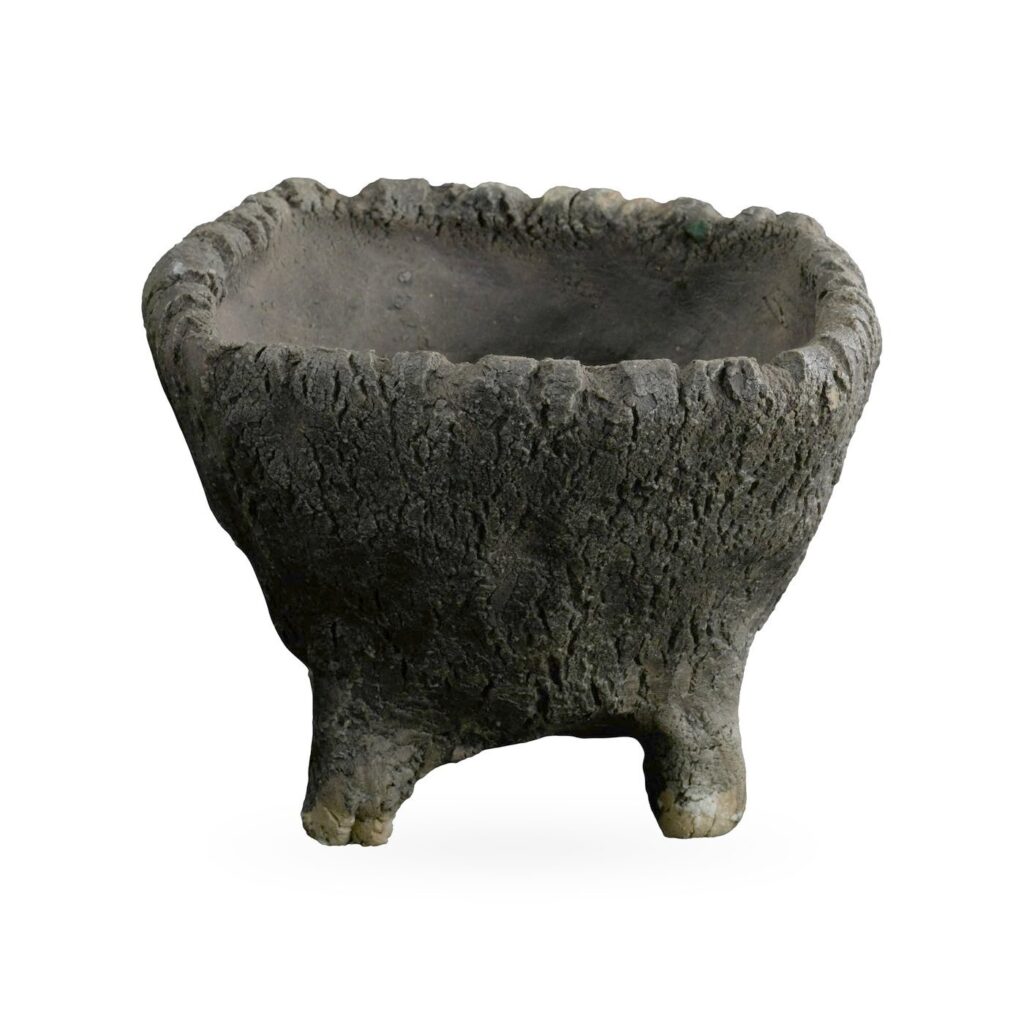 Charcoal rock-texture footed pot with a soft rounded-square rim, 11.5×8.5cm